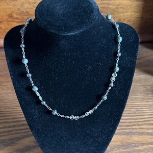 🍥 Vintage gray pearl and silver necklace.